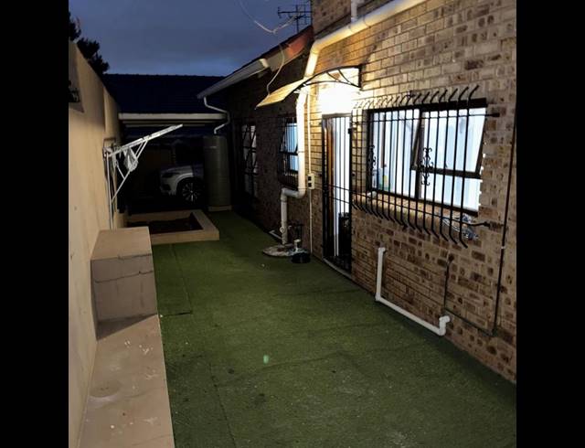 3 BEDROOM HOUSE FOR SALE IN EAST TOWN